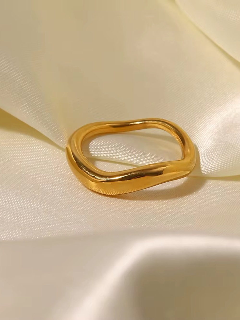SIZE 7 | 18K Gold Plated Sculptural Wave Ring - Picture 3 of 7